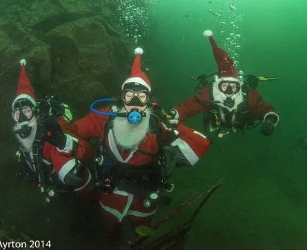 Scuba santas