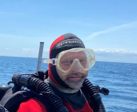 Richie Kohler waiting to dive