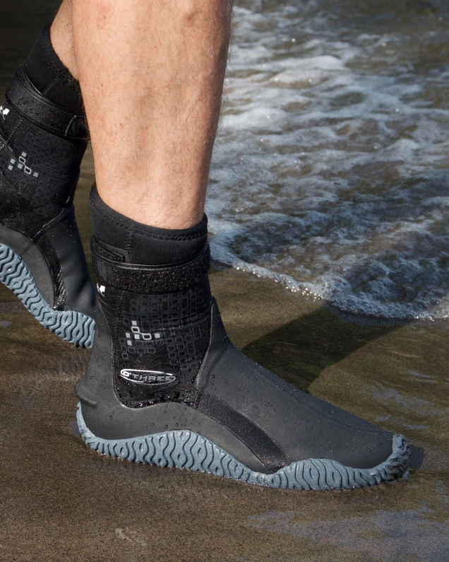 o'three zipperless boot in action